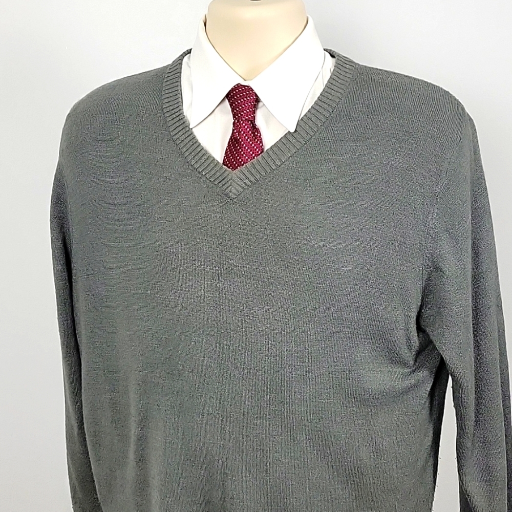 Men's V-Neck Dressy Sweater (M) - Gray